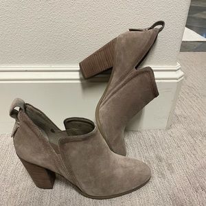 Vince Camuto women’s bootie SZ 9